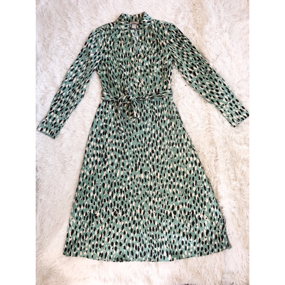 • Long Sleeve Midi Dress •